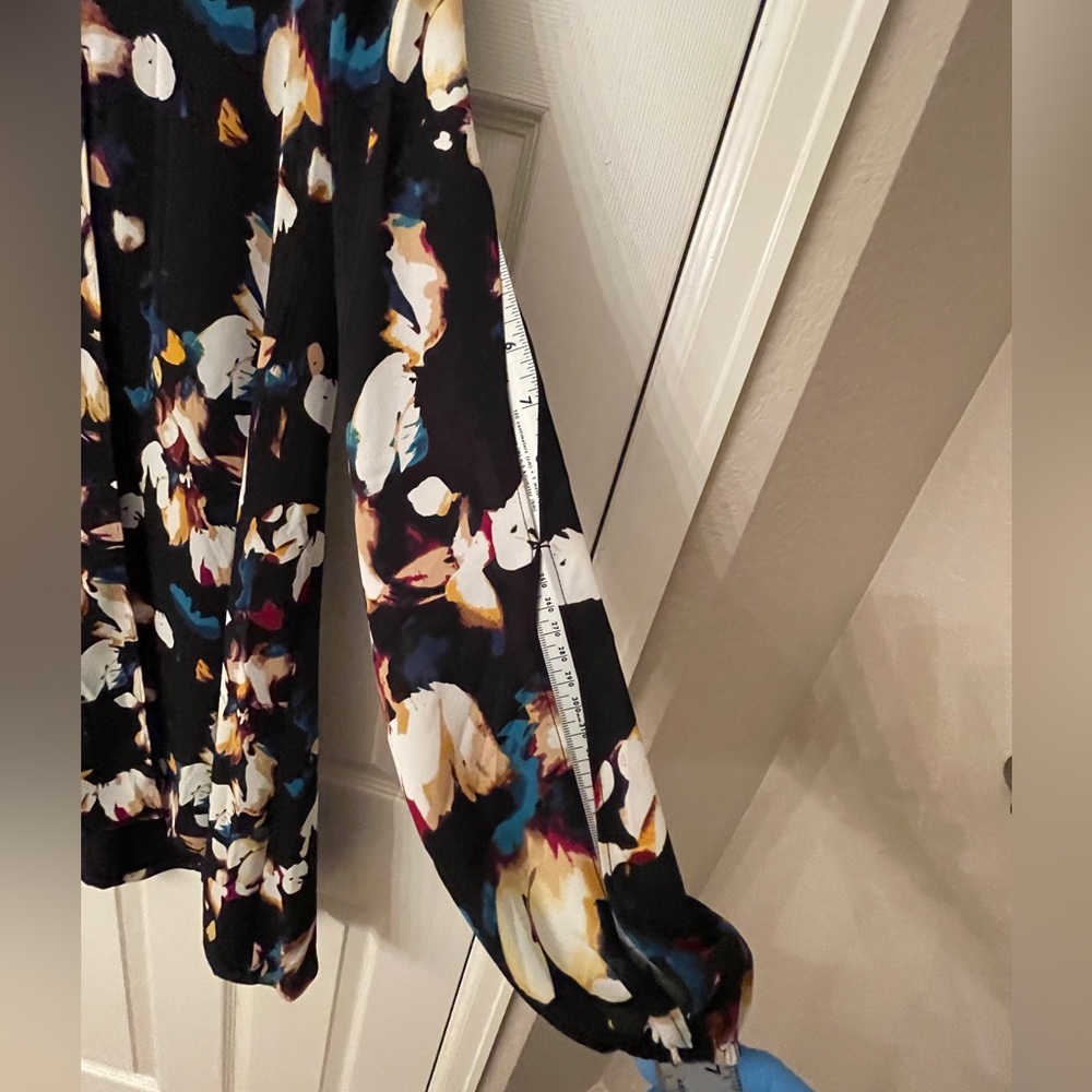 White House Black Market Abstract Floral Keyhole Sleeve Dress | Size 6 - Picture 7 of 13